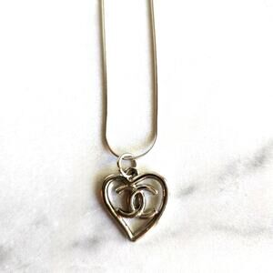 Designer Heart-shaped Silver Charm Finding on White Gold 18" Chain